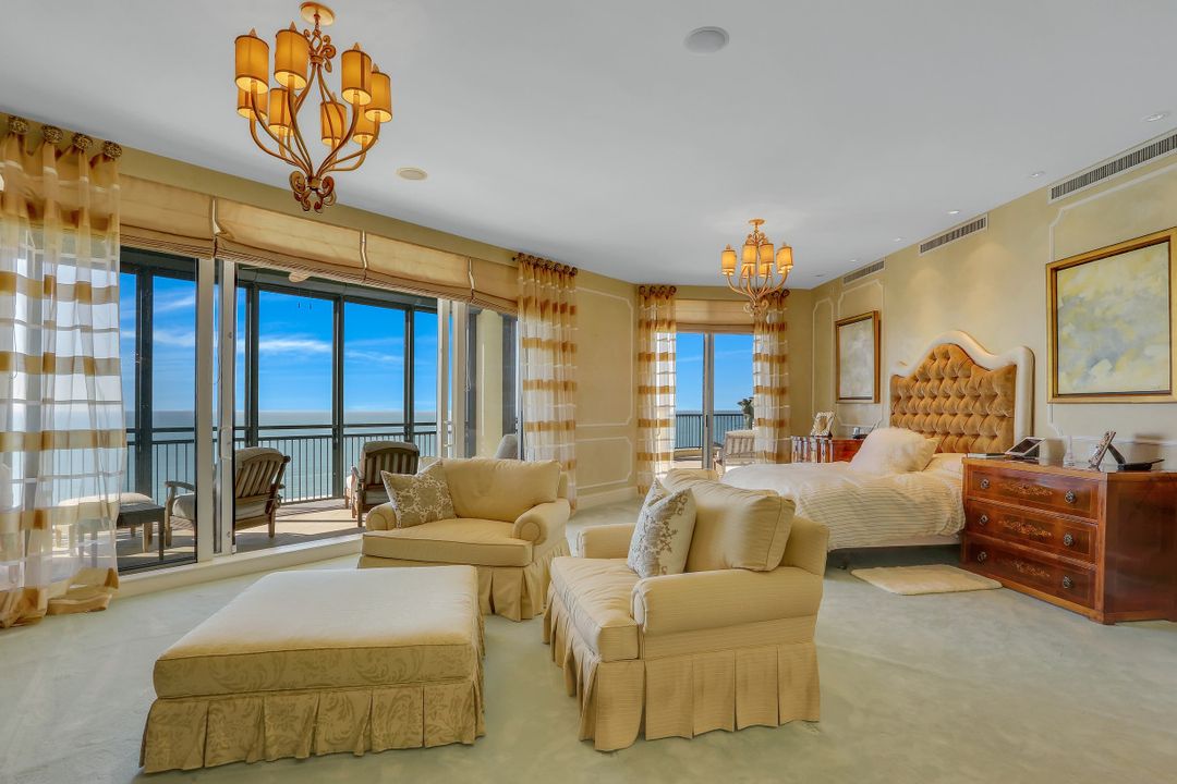 81 Seagate Dr #2001, Naples, FL 34103