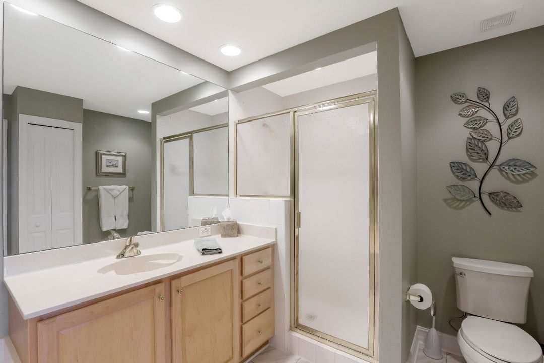 8204 Saratoga Dr #302, Naples, FL 34113