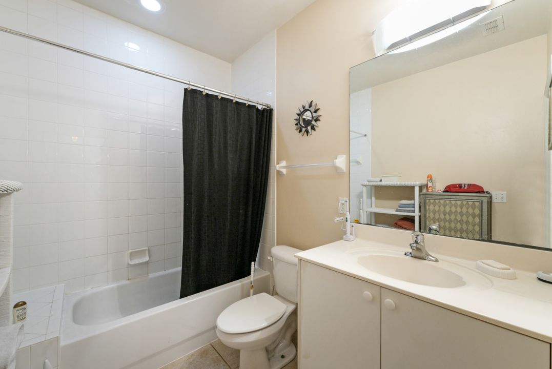 357 Robin Hood Cir #202, Naples, FL 34104