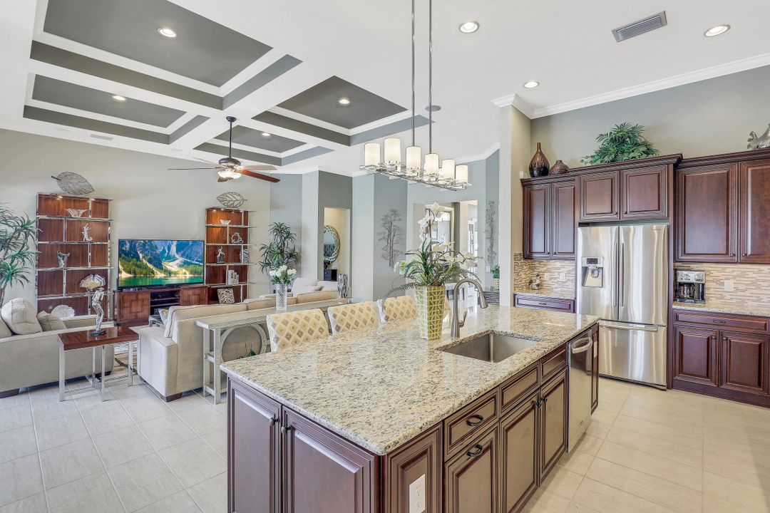9017 Quarry Dr, Naples, FL 34120