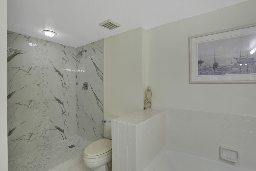 5637 Turtle Bay Dr #17, Naples, FL 34108