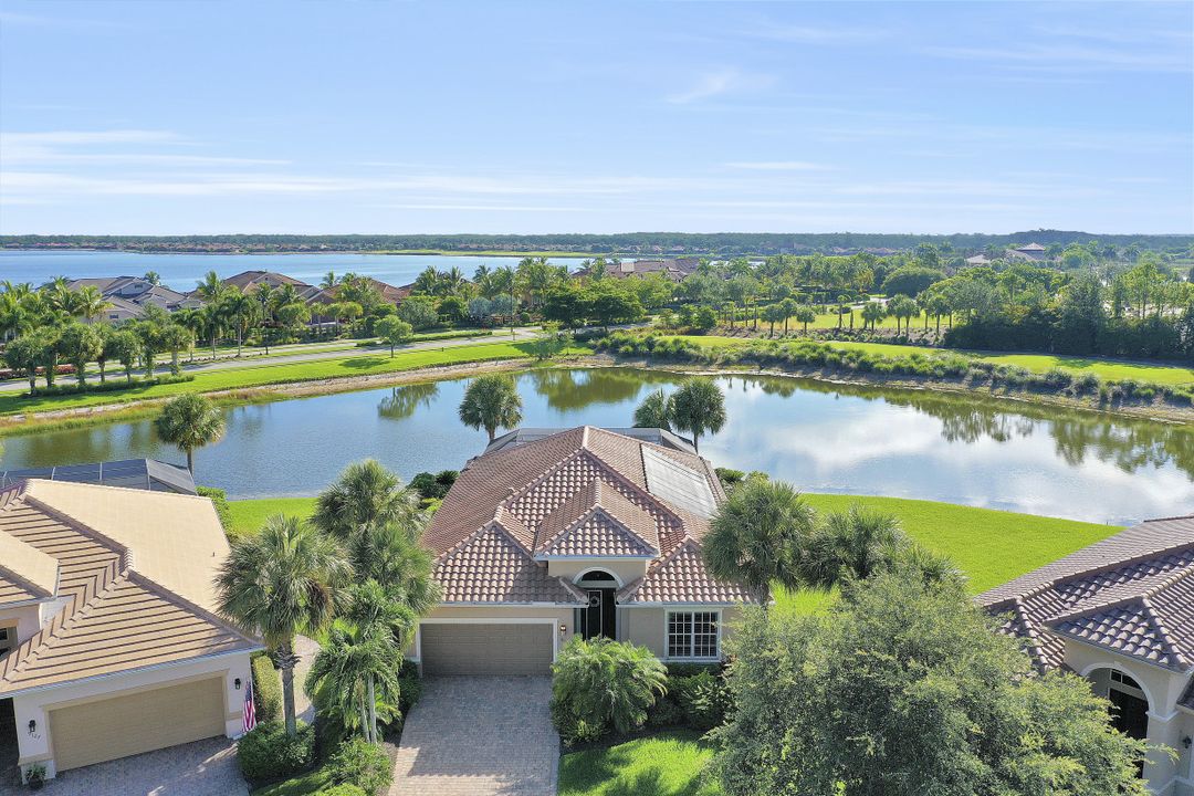 9131 Crystal Ct, Naples, FL 34120