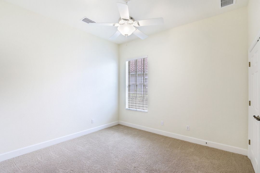 9176 Quartz Ln, Naples, FL 34120