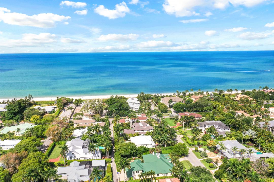 154 4th Ave N, Naples, FL 34102