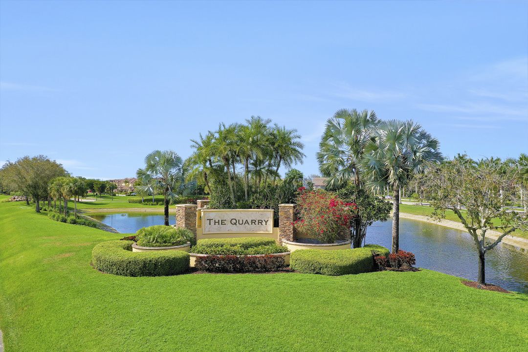 8806 Spinner Cove Ln, Naples, FL 34120