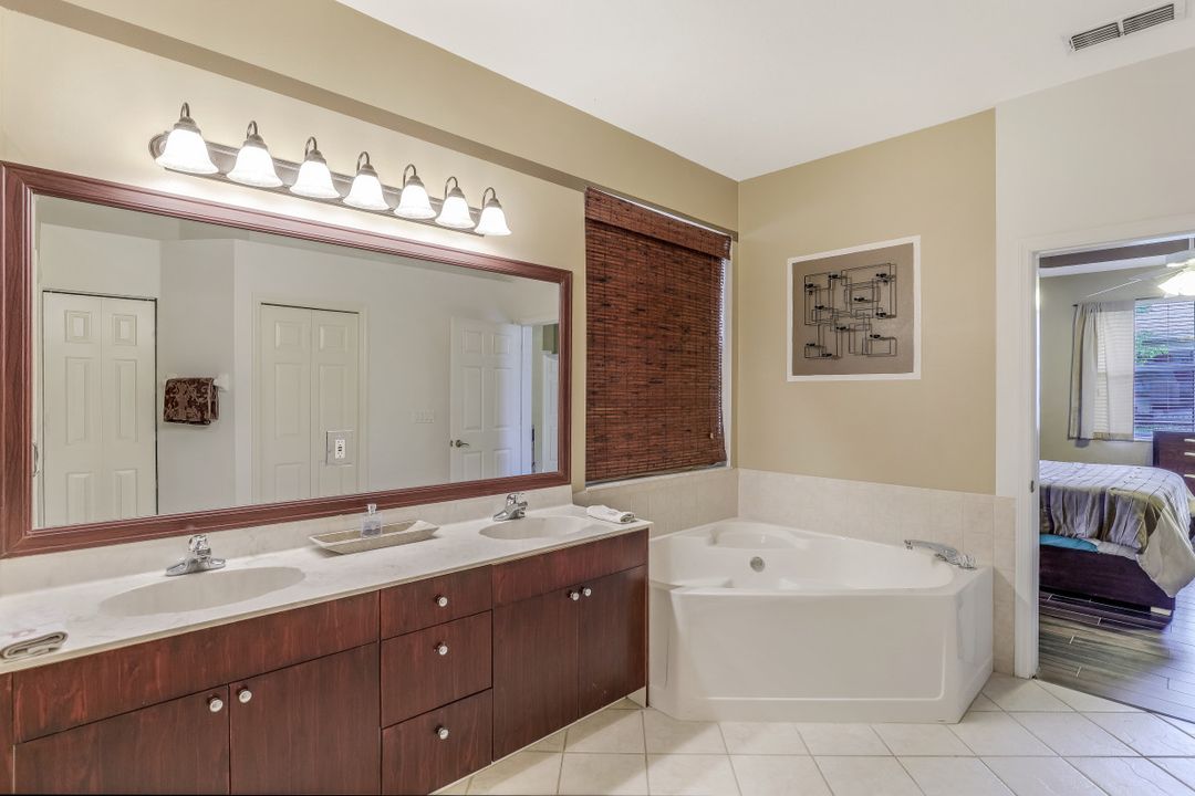 8546 Silk Oak Ln, Naples, FL 34119