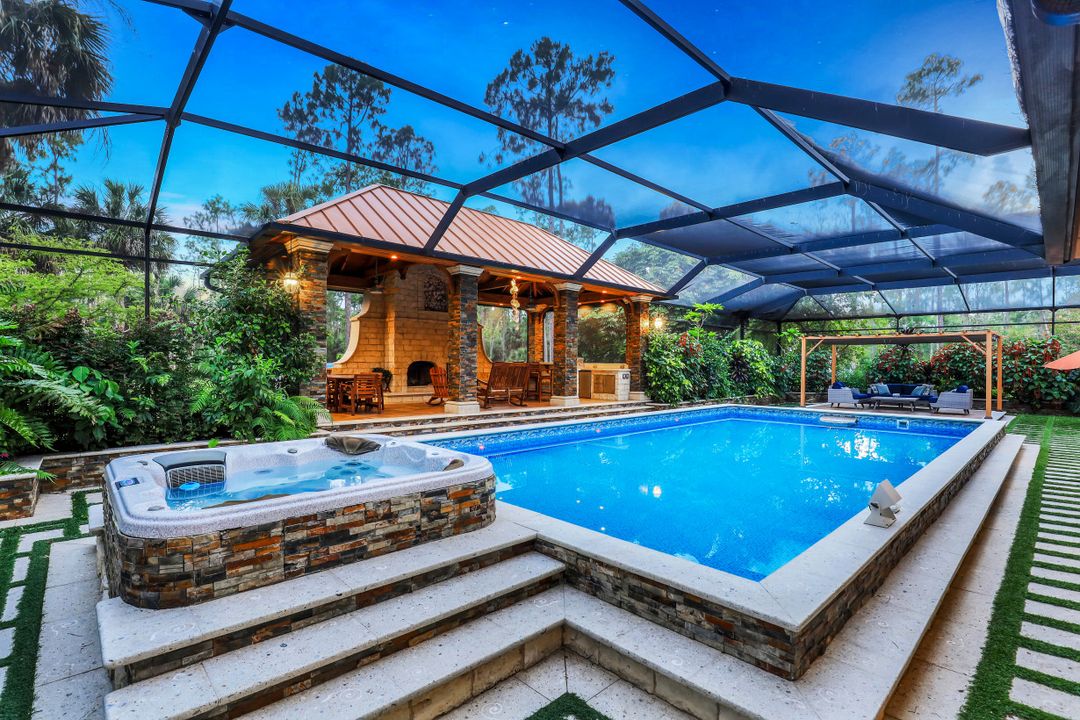 5610 Bur Oaks Ln, Naples, FL 34119