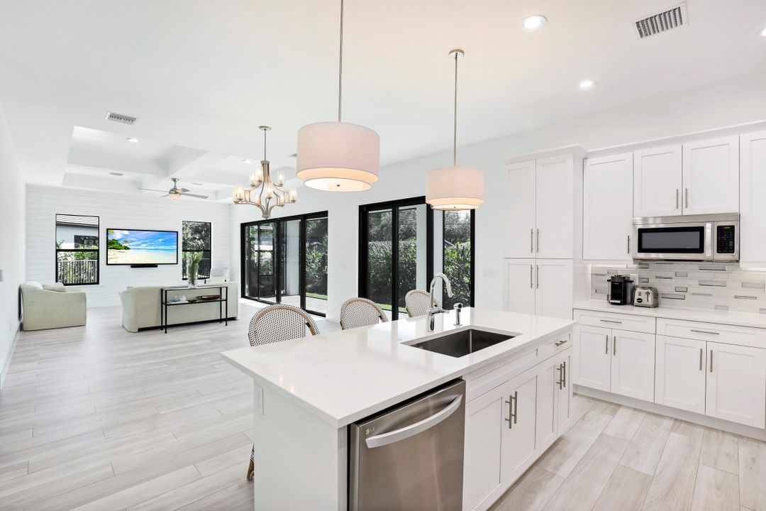 226 Legacy Ct, Naples, FL 34110