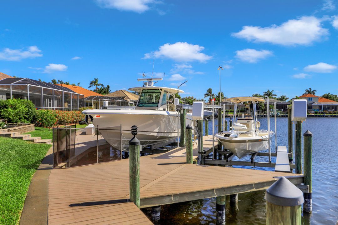 1900 Lagoon Ln, Cape Coral, FL 33914