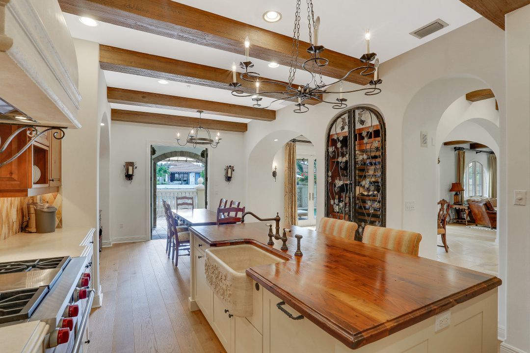 16649 Toscana Cir #806, Naples, FL 34110