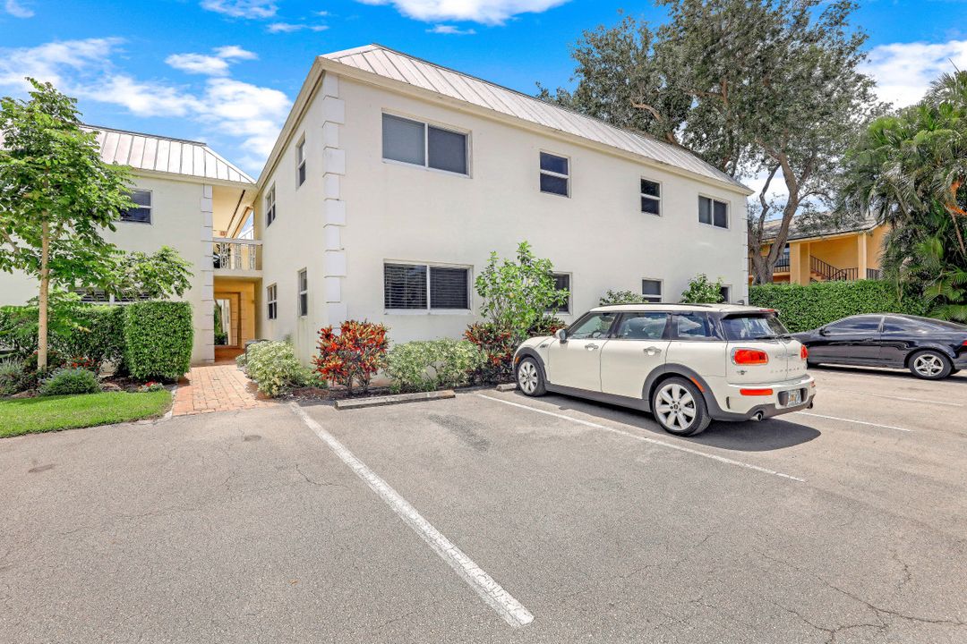 780 10th Ave S #6, Naples, FL 34102