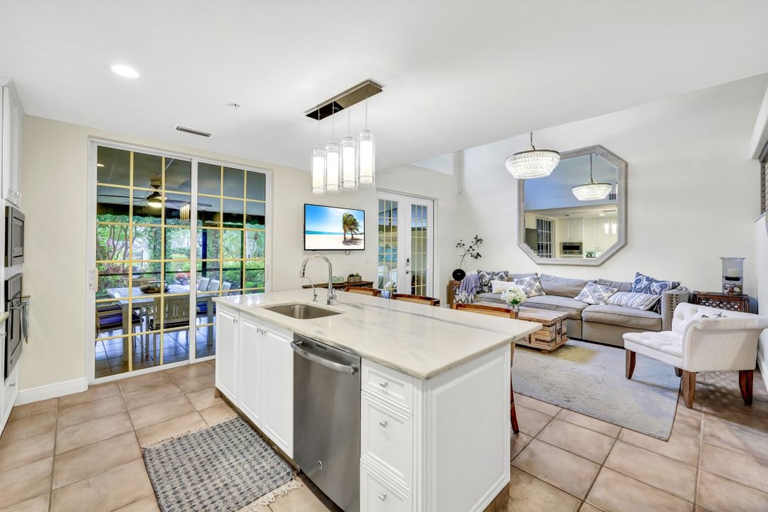 431 4th Ave S, Naples, FL 34102