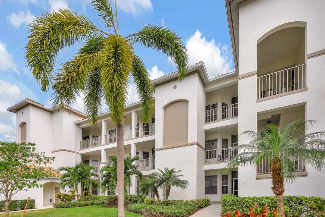 8259 Parkstone Pl #206, Naples, FL 34120