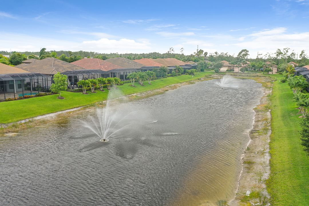 7446 Lantana Cir, Naples, FL 34119