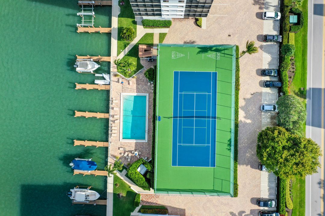 10482 Gulf Shore Dr #231, Naples, FL 34108