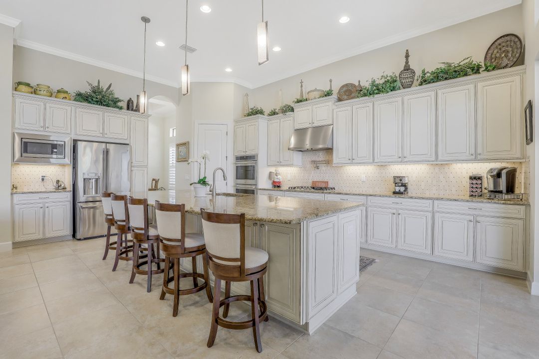 9418 Galliano Ter, Naples, FL 34119