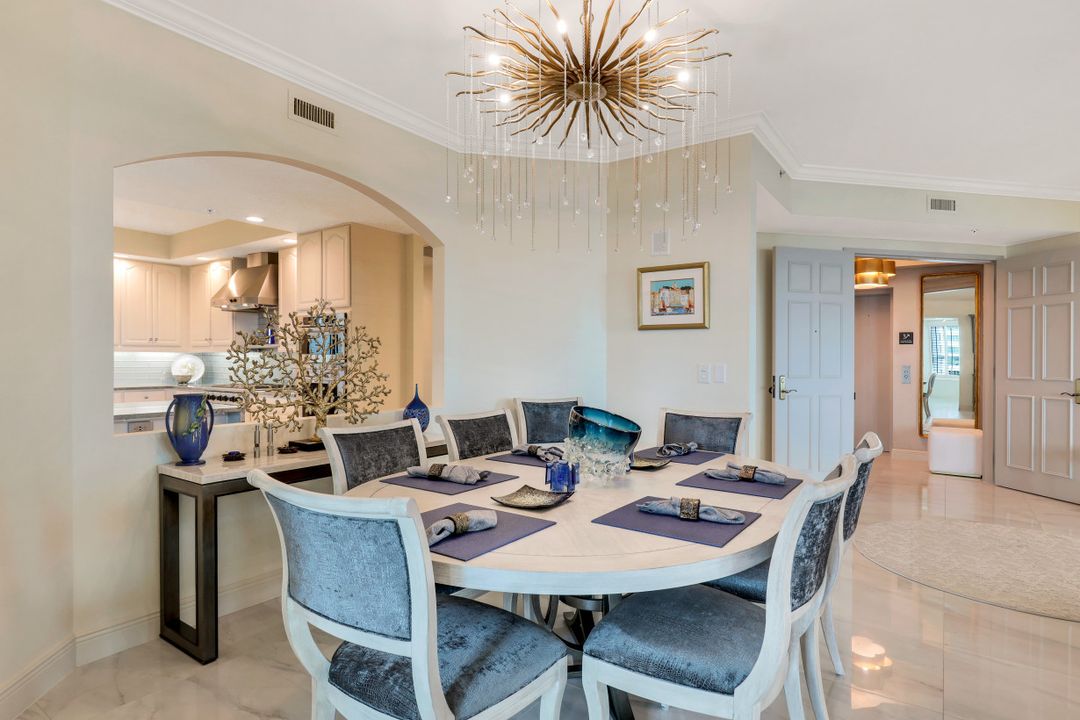 285 Grande Way #1204, Naples, FL 34110