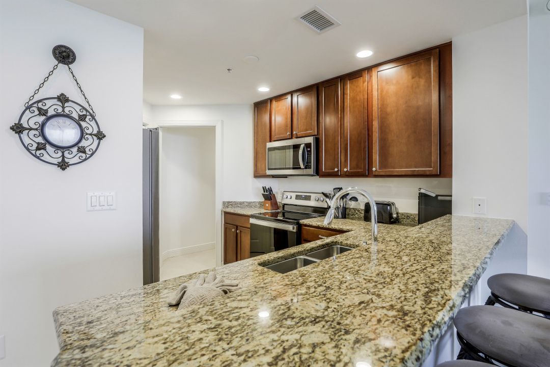 5793 Cape Harbour Dr #916, Cape Coral, FL 33914