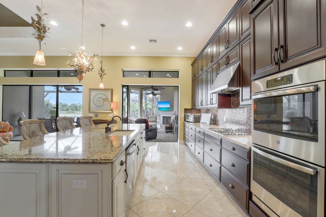 8651 Amour Ct, Naples, FL 34119