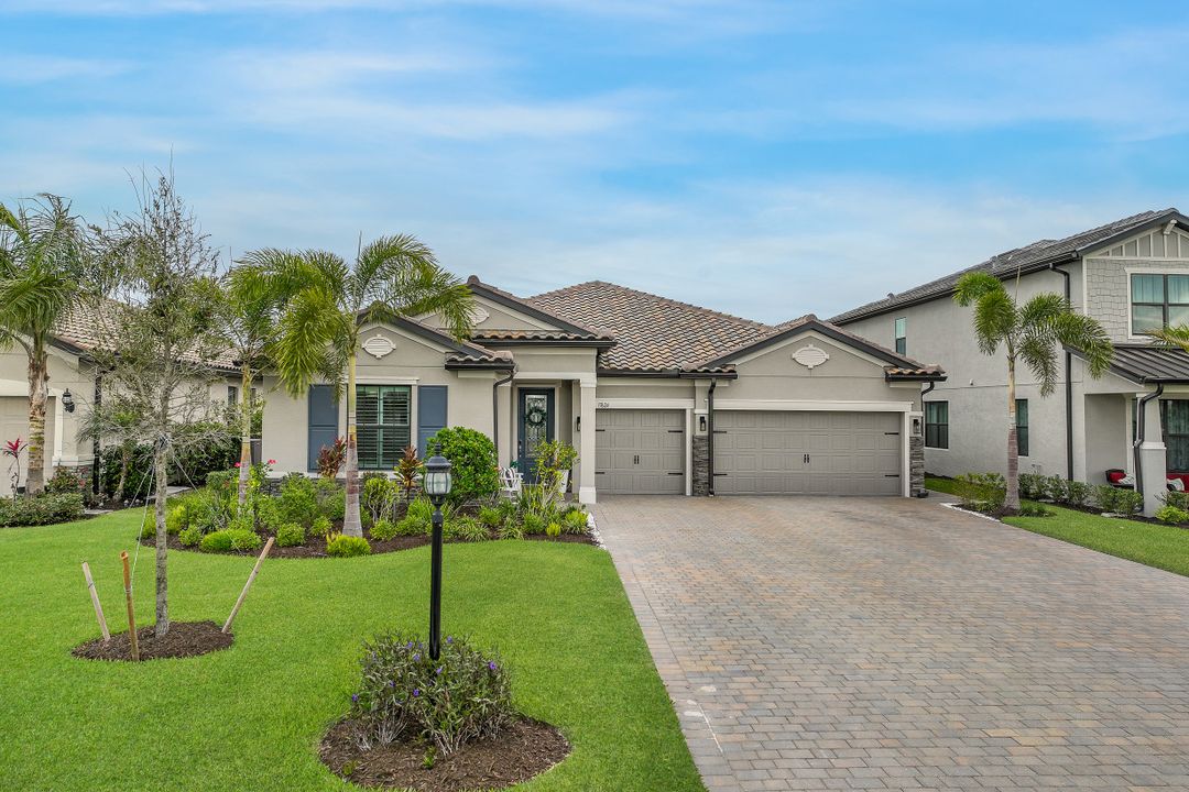 17624 Kinzie Ln, Estero, FL 33928