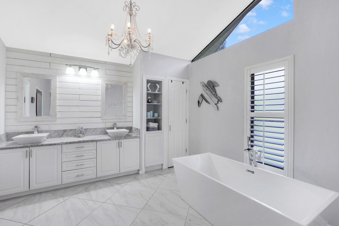 6830 Highland Pines Cir, Fort Myers, FL 33966