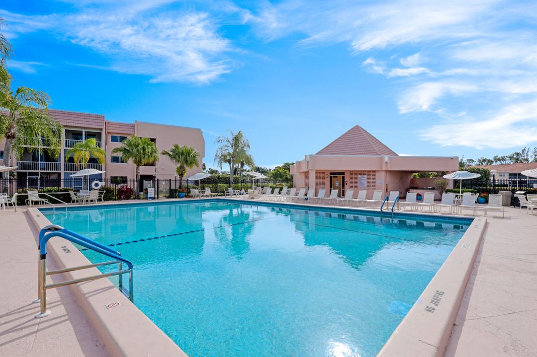 300 Forest Lakes Blvd #102, Naples, FL 34105