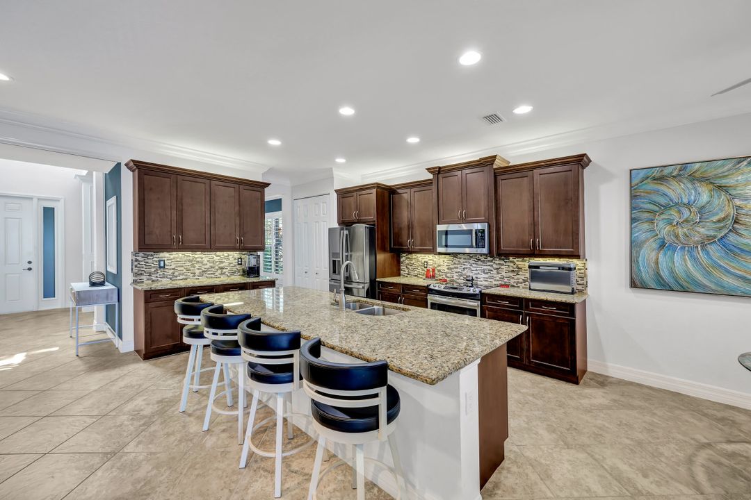 2739 Cinnamon Bay Cir, Naples, FL 34119