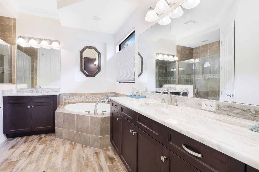 7327 Lantana Cir, Naples, FL 34119