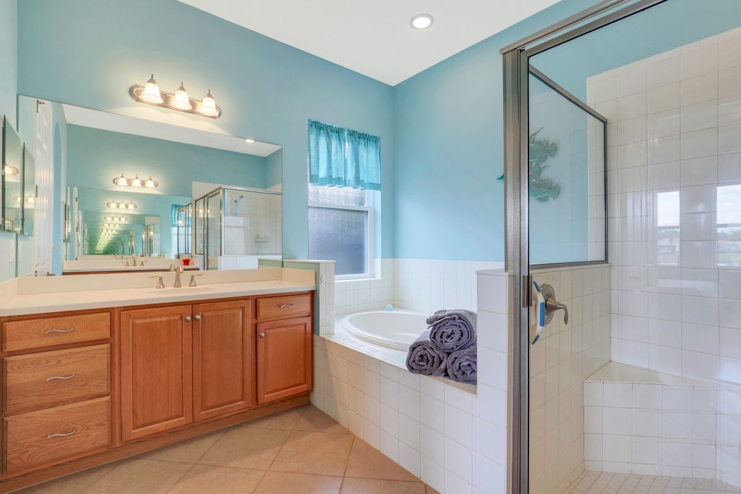 13564 Manchester Way, Naples, FL 34109