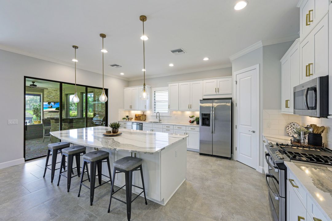 9243 Rialto Ln, Naples, FL 34119