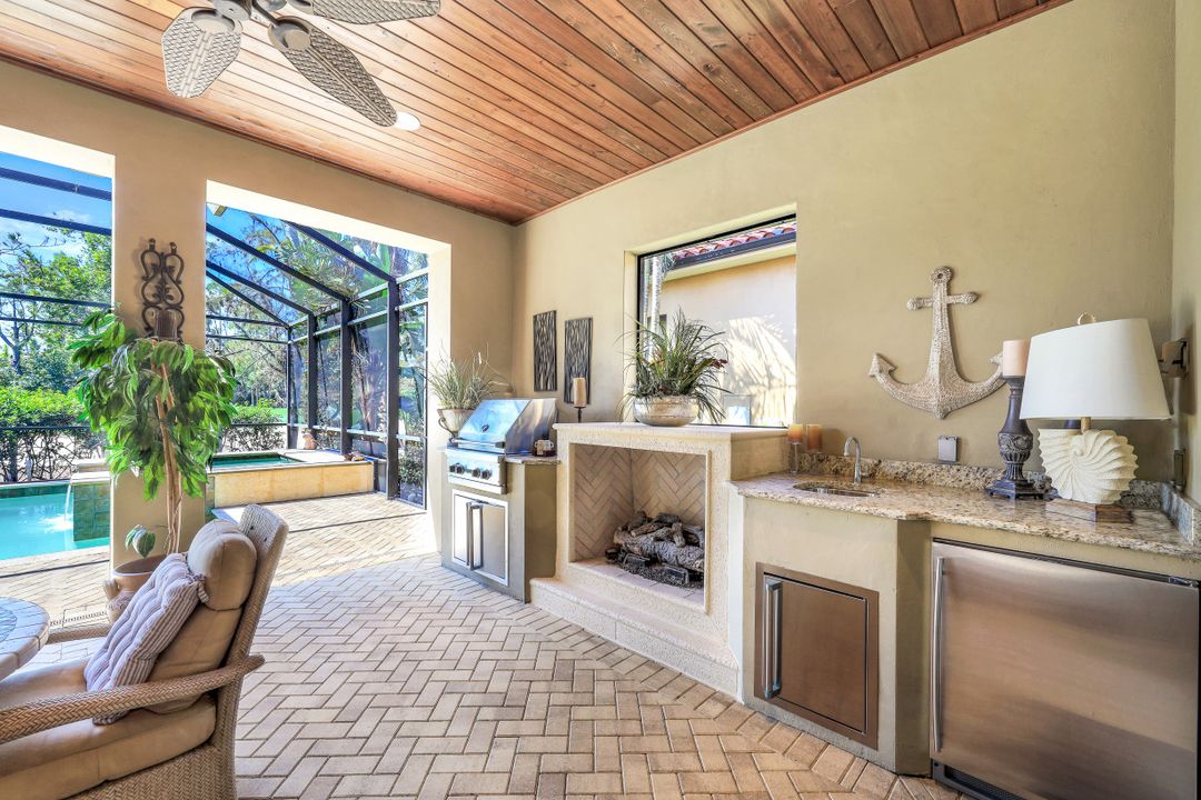 2919 Tiburon Blvd E, Naples, FL 34109