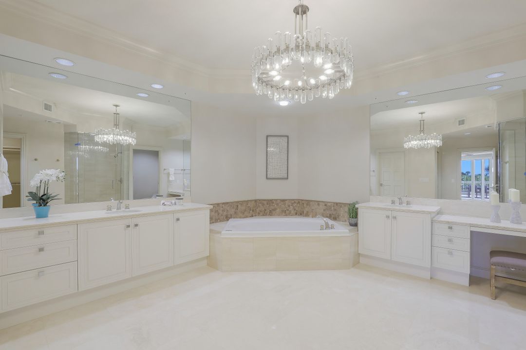 4201 Gulf Shore Blvd N #302, Naples, FL 34103