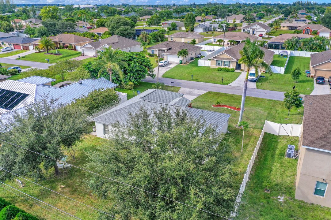 326 SW 19th Ln, Cape Coral, FL 33991