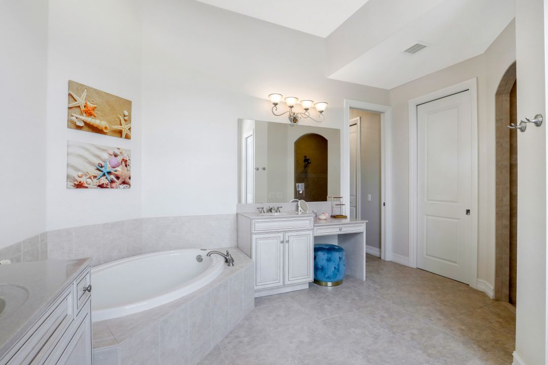 2227 SW 54th Ln, Cape Coral, FL 33914