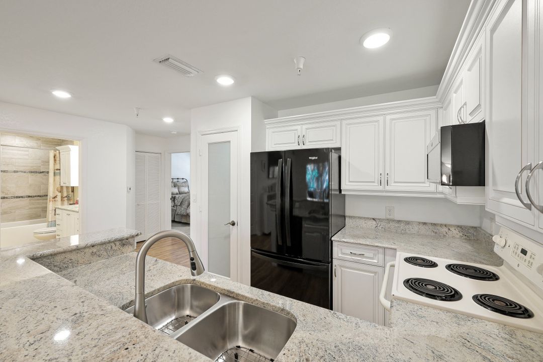 4520 Botanical Pl Cir #203, Naples, FL 34112