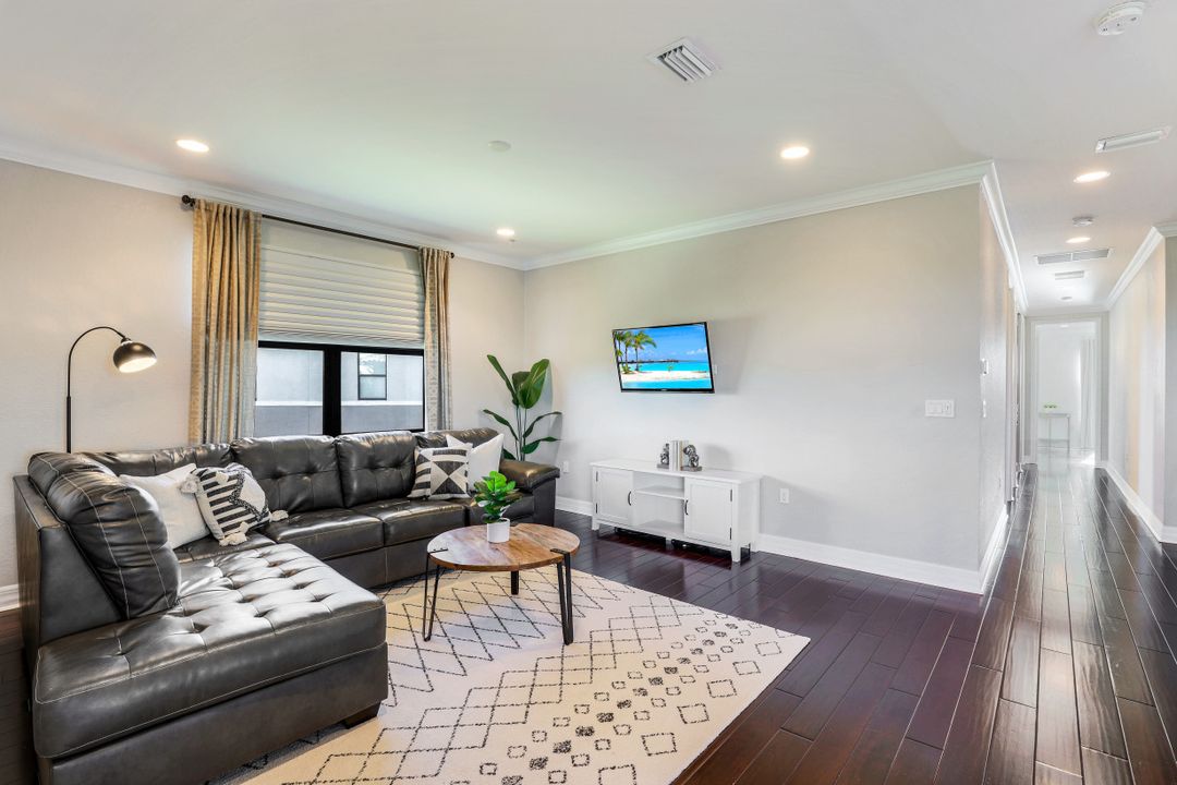 2827 Thunder Bay Circle, Naples, FL 34119