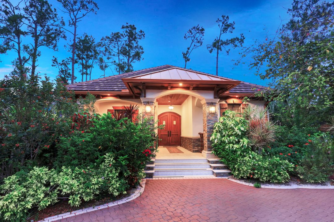 5610 Bur Oaks Ln, Naples, FL 34119