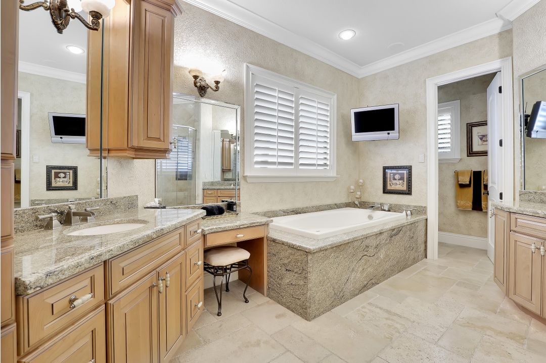 3840 Surfside Blvd, Cape Coral, FL 33914