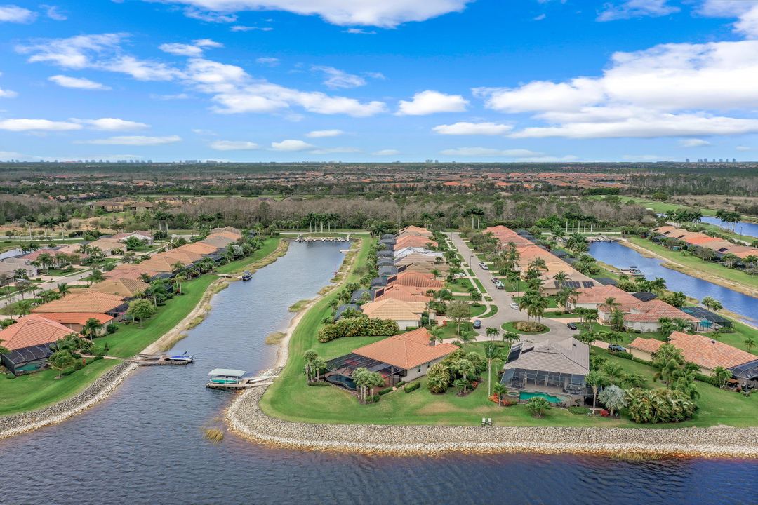 9424 Copper Rock Ct, Naples, FL 34120