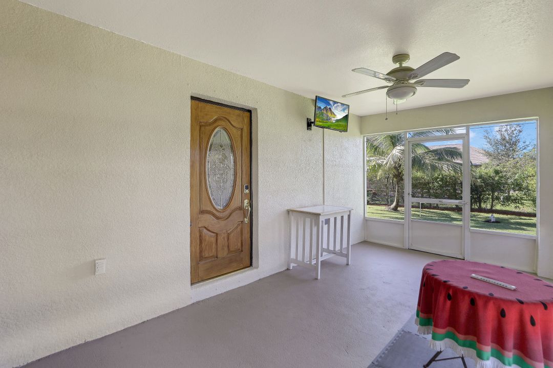 1220 NE 4th Pl, Cape Coral, FL 33909