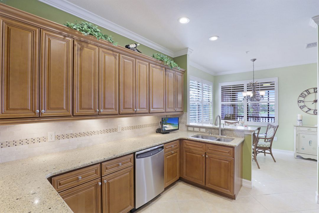 10498 Smoke House Bay Dr #201, Naples, FL 34120
