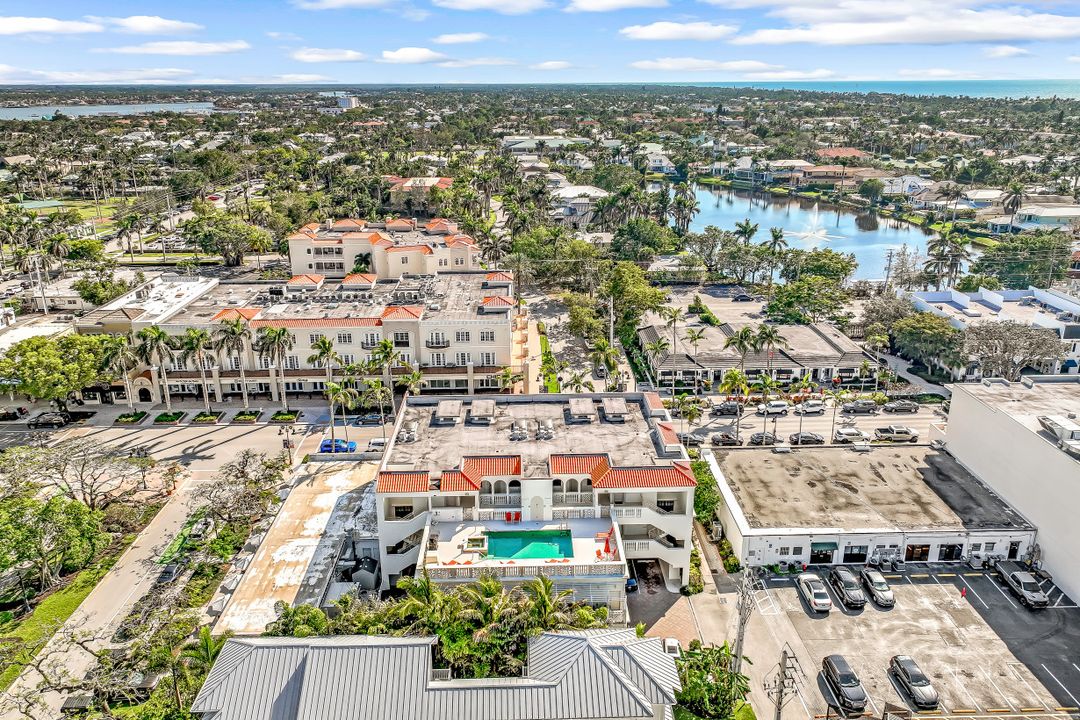 555 5th Ave S, Naples, FL 34102