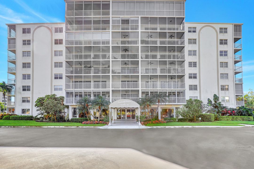 1 Bluebill Ave #709, Naples, FL 34108