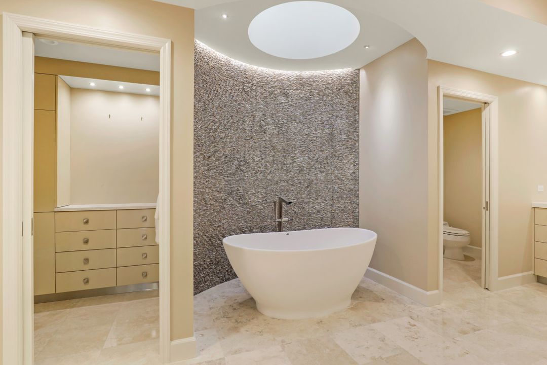 9811 Gulf Shore Dr, Naples, FL 34108