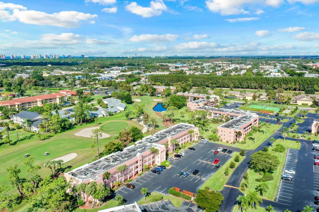 200 Turtle Lake Ct #303, Naples, FL 34105