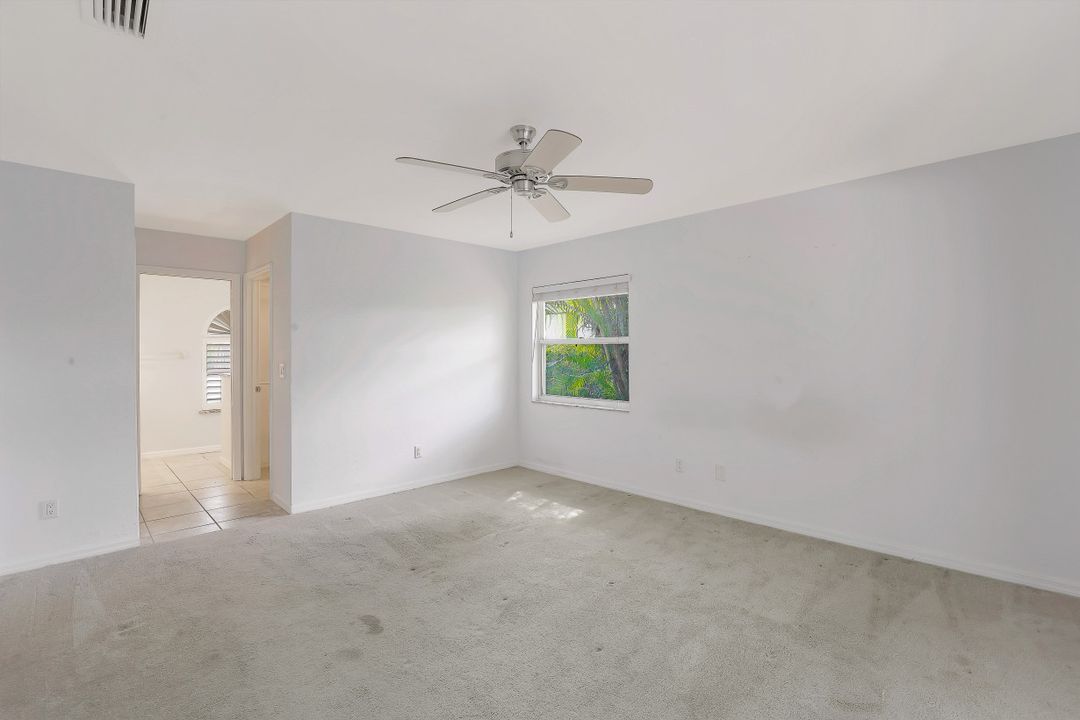 1010 Moon Lake Dr, Naples, FL 34104