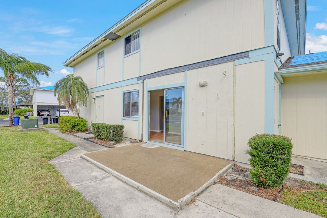 5848 Queen Elizabeth Way ##2, Fort Myers, FL 33907