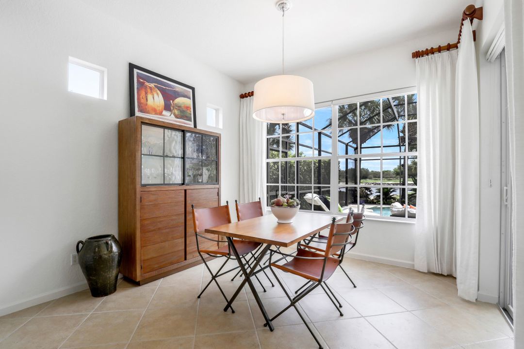 9150 Quartz Ln, Naples, FL 34120