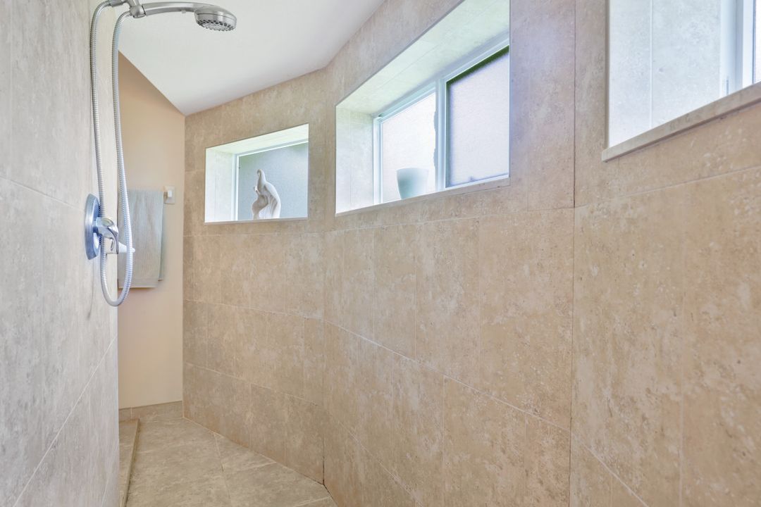 5241 Stratford Ct, Cape Coral, FL 33904