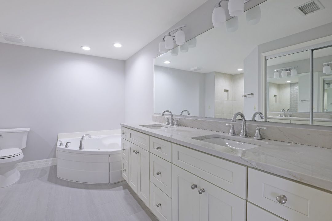 13105 Vanderbilt Dr #505, Naples, FL 34110